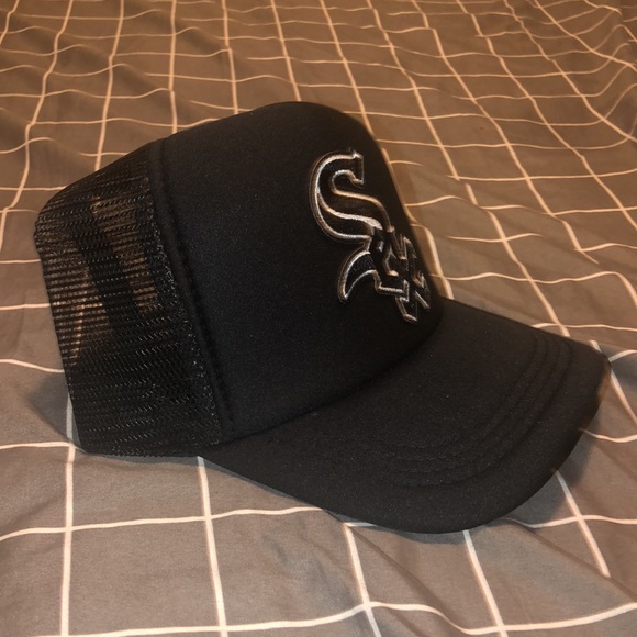Chicago White Sox Black Trucker Hat - Picture 2 of 3
